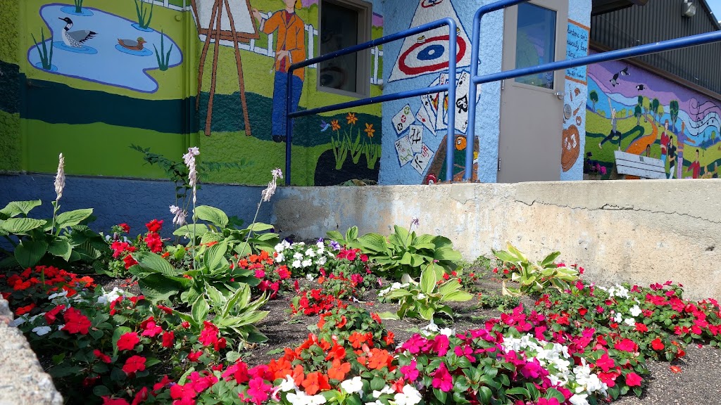Gordon Howard Seniors Centre | 384 Eveline St, Selkirk, MB R1A 1N3, Canada | Phone: (204) 785-2092