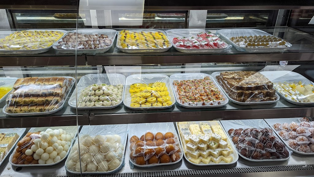 Chat Hut Sweets & Restaurant | 7956 Torbram Rd #1a, Brampton, ON L6T 5A2, Canada | Phone: (905) 673-2428