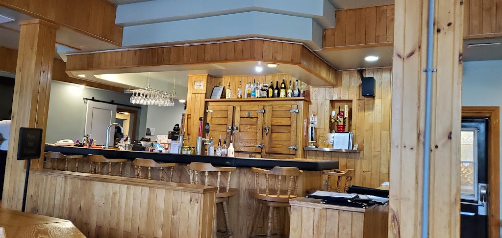 Balmoral Bistro & Brewpub | 16 Opeongo Square, Barrys Bay, ON K0J 1B0, Canada | Phone: (613) 756-5162