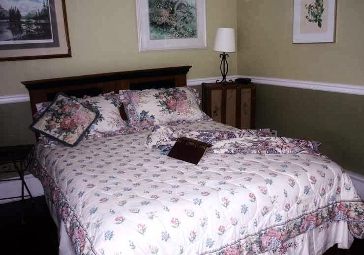 Country Encounters Accommodations | 7701 17 Ave, Coleman, AB T0K 0M0, Canada | Phone: (403) 563-5299