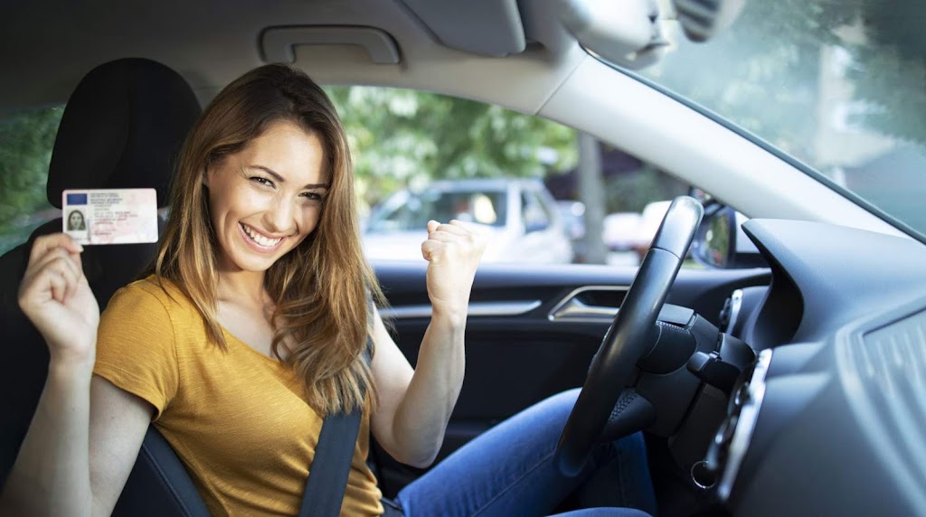 EZ Driving school | 11 Grandville Ave, Hamilton, ON L8E 1J6, Canada | Phone: (905) 519-5656