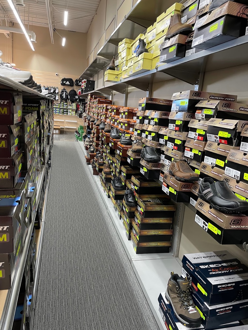 Brand Name Shoe Warehouse | Pendale Plaza, 210 Glendale Ave, St. Catharines, ON L2T 7P9, Canada | Phone: (905) 641-1112