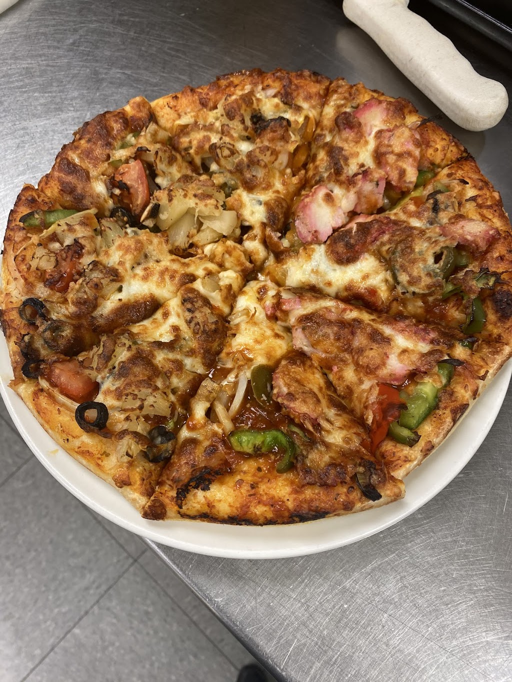 Bollywood Spice Restaurant and Pizza | 4501 26 Ave SE, Calgary, AB T2B 1K3, Canada | Phone: (587) 470-3000