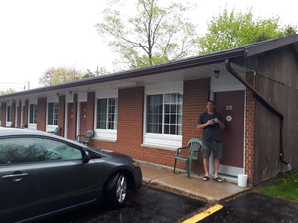 Cedar Lodge Motel | 157 Huron Rd, Goderich, ON N7A 2Z7, Canada | Phone: (519) 524-8379