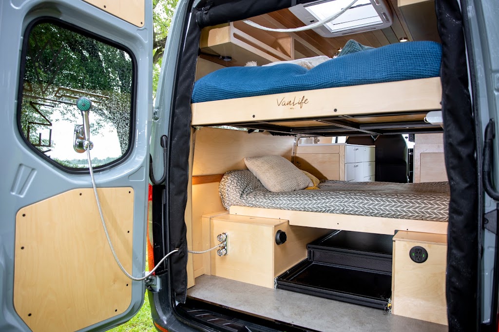 VanLife Mtl | 2716 Rue Lapierre, LaSalle, QC H8N 2W9, Canada | Phone: (514) 903-1995