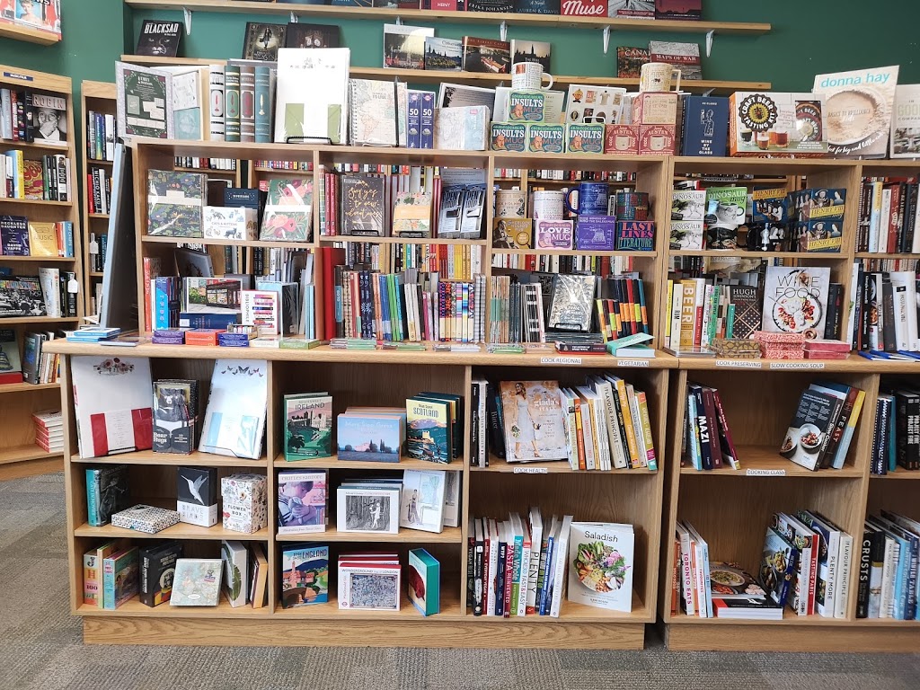 Books on Beechwood | 35 Beechwood Ave, Ottawa, ON K1M 1M1, Canada | Phone: (613) 742-5030