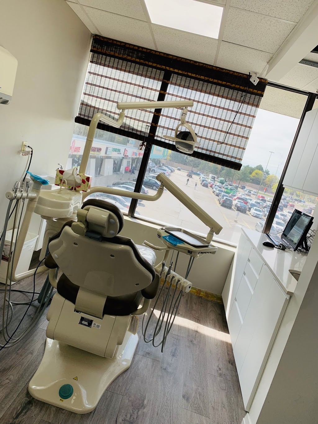 Dr. Hassan El-Awour’s Dental Office | Dentist Mississauga. | #121,Central Parkway Mall, 377 Burnhamthorpe Rd E, Mississauga, ON L5A 3Y1, Canada | Phone: (905) 275-3368