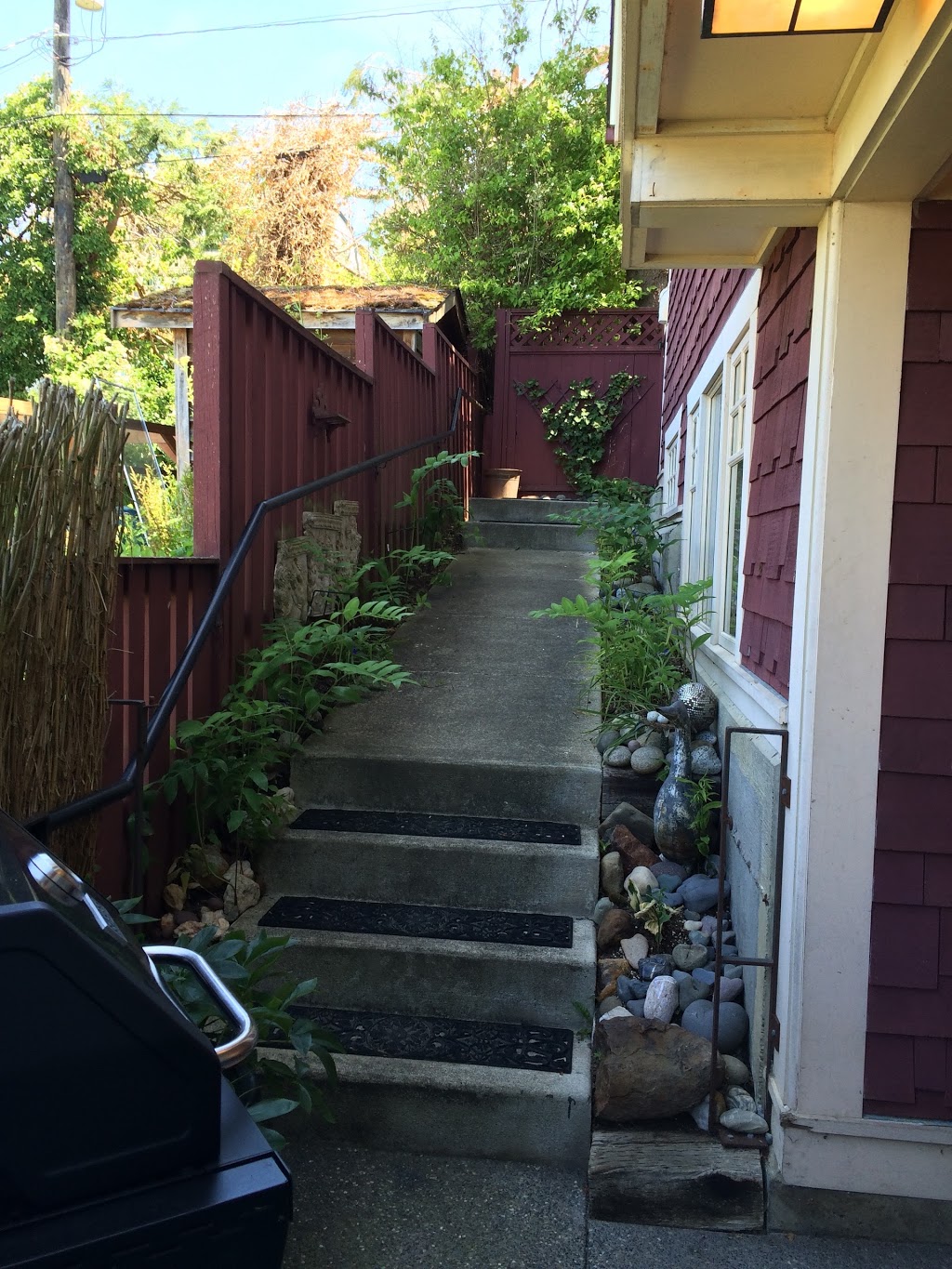 The Guest House | 409 14th St, Bellingham, WA 98225, USA | Phone: (360) 671-0774