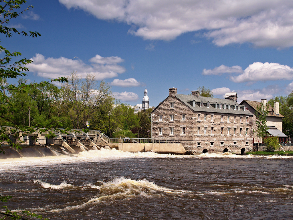 Le Moulinet | 950 Pl. de lÎle-des-Moulins, Terrebonne, QC J6W 1E8, Canada | Phone: (450) 492-4777