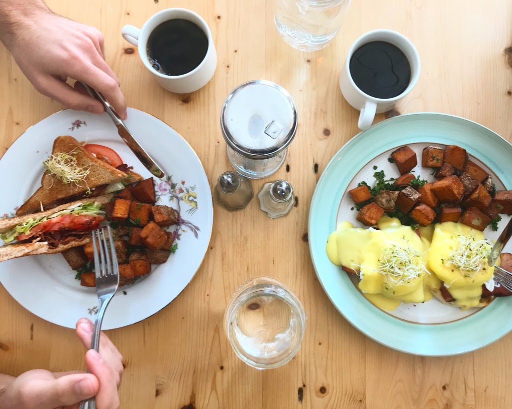 Chelsea Bistro 827 | 168 Chemin Old Chelsea, Chelsea, QC J9B 1J3, Canada | Phone: (819) 827-9118