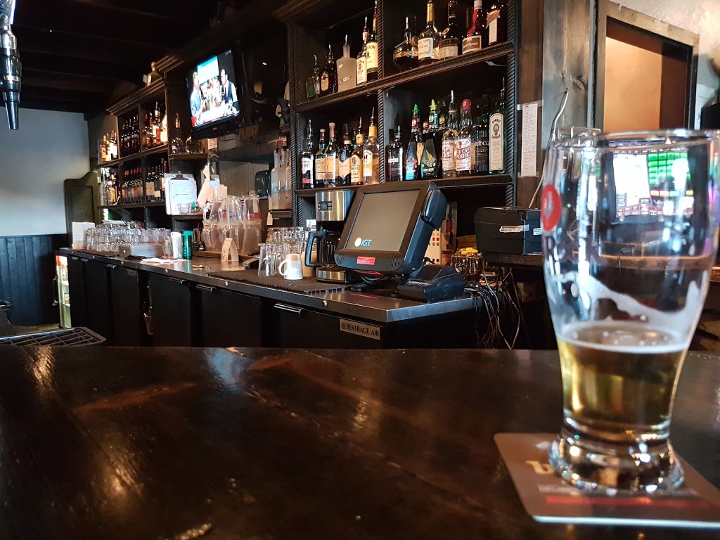 Coasters Bar & Grill Ltd | 16666 McKenzie Lake Blvd SE, Calgary, AB T2Z 1N4, Canada | Phone: (403) 457-0078
