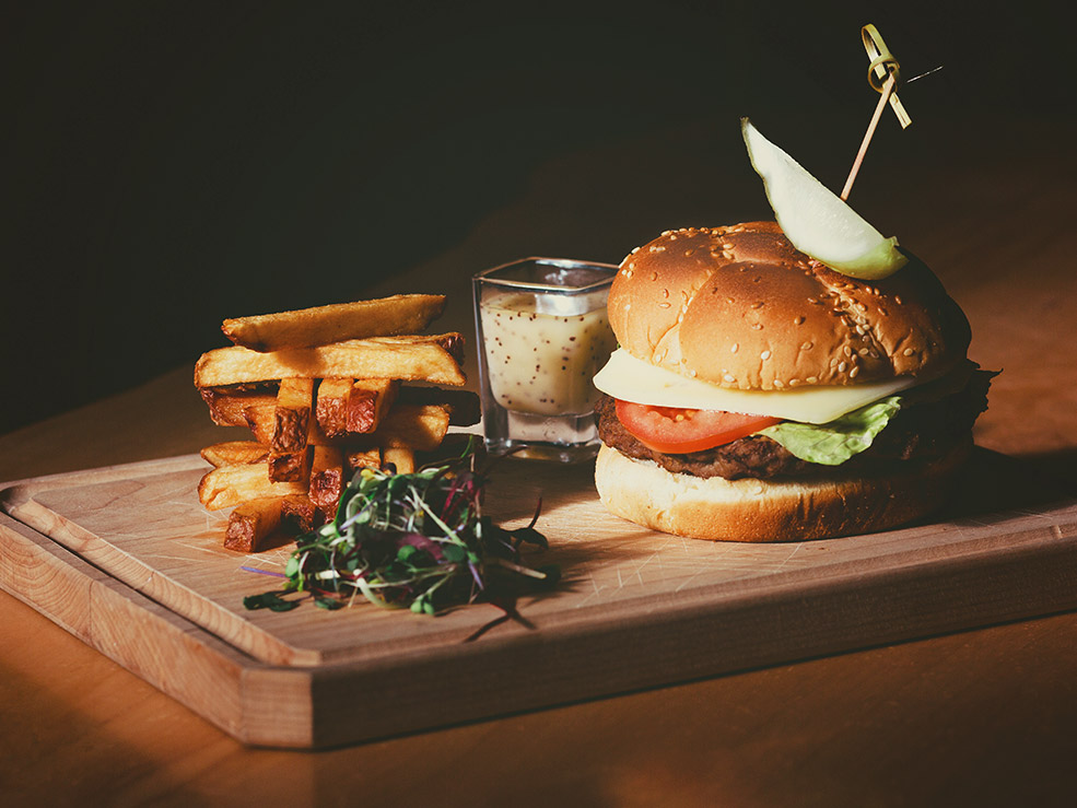 Restaurant Les 4 Canards | 90 Rue de Stanstead, Bromont, QC J2L 1K6, Canada | Phone: (450) 534-3433