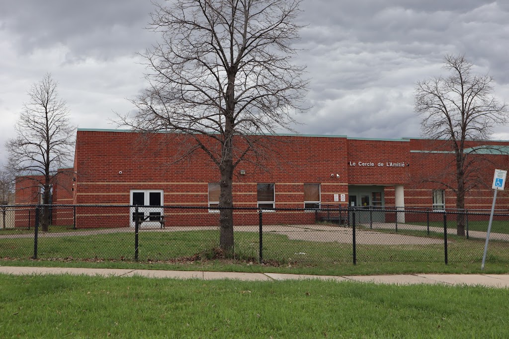 Le Cercle De LAmitie | 1780 Meadowvale Blvd, Mississauga, ON L5N 7K8, Canada | Phone: (905) 542-1844