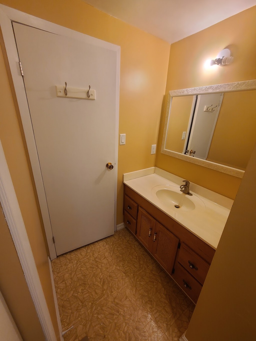 Right Choice Renos Inc | 24 Prestonway Dr, Bowmanville, ON L1C 4S8, Canada | Phone: (289) 314-0637