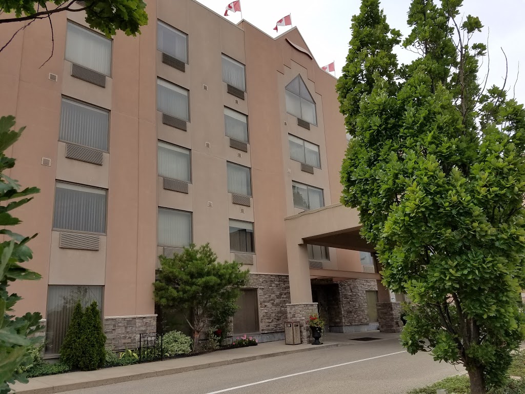 The Peninsula Inn | 7373 Niagara Square Dr, Niagara Falls, ON L2H 1J2, Canada | Phone: (905) 354-8812
