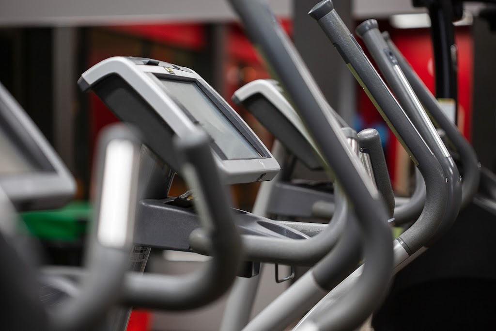 Omega Fit Club | 767 Bayridge Dr, Kingston, ON K7P 2P1, Canada | Phone: (613) 634-3484