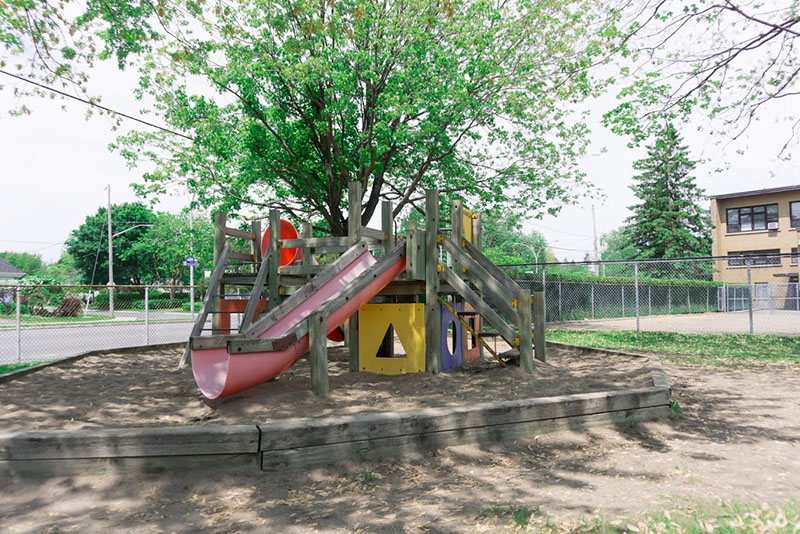 École Charles Perrault (Laval) | 1750 Boulevard de la Concorde, Laval, QC H7G 2E7, Canada | Phone: (450) 975-2233