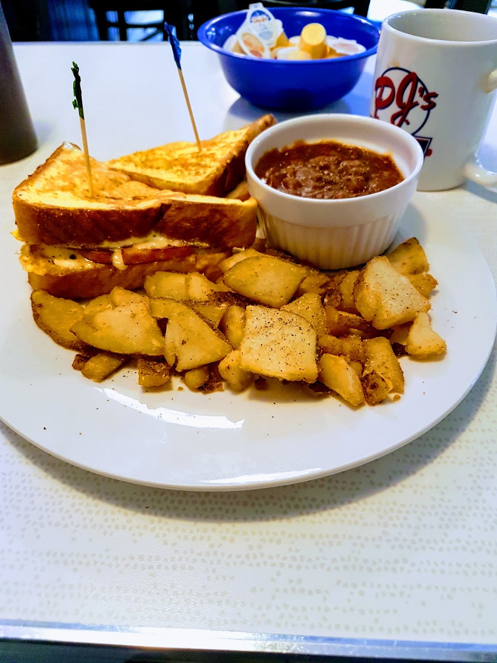 PJs Diner Chemong | 809 Chemong Rd, Peterborough, ON K9H 5B8, Canada | Phone: (705) 874-3463