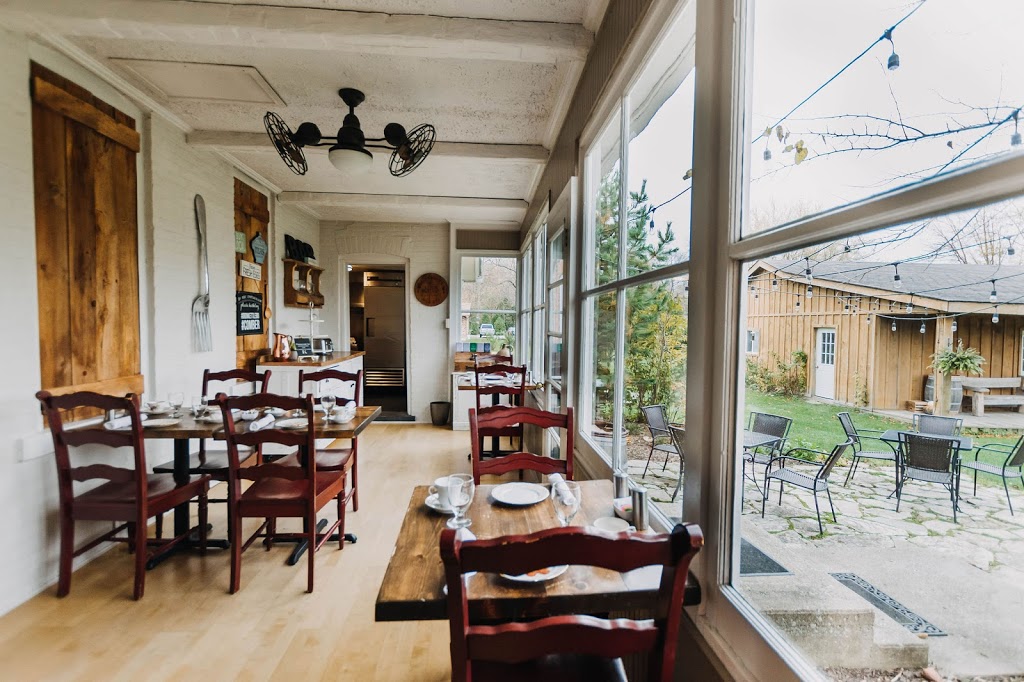 Iron Kettle Bed and Breakfast | 7005 Essex County Rd 46, Comber, ON N0P 1J0, Canada | Phone: (226) 782-0268