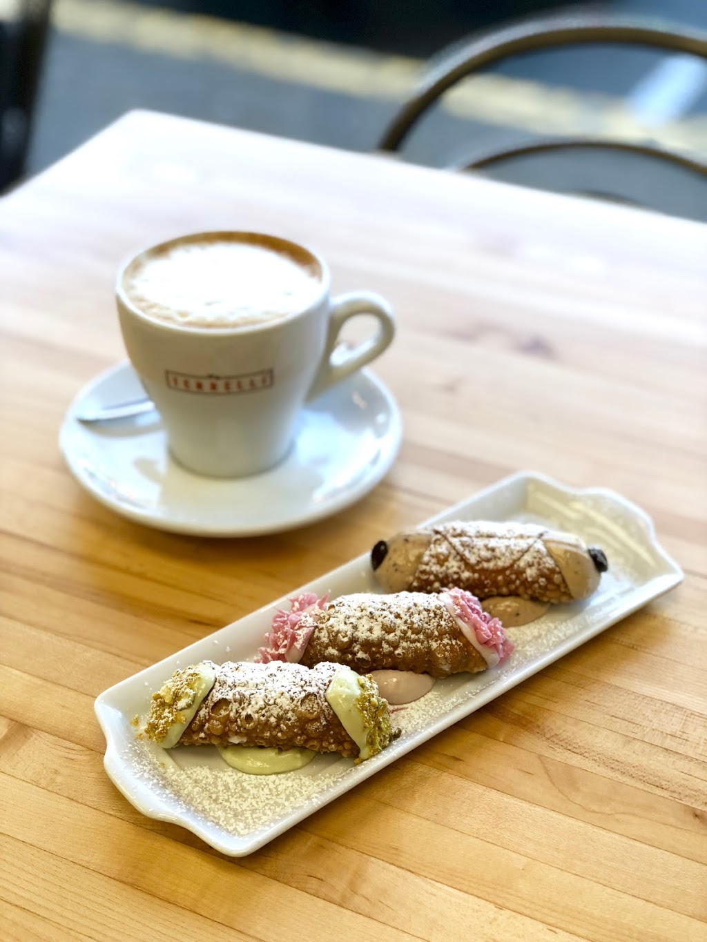Cannoli King | 2828 E Hastings St #104, Vancouver, BC V5K 5C5, Canada | Phone: (604) 283-1115