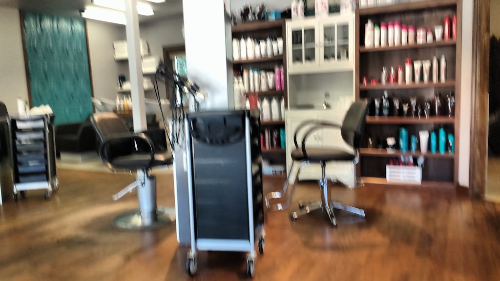 Salon Cybel | 723 Rue Léger, Rivière-Rouge, QC J0T 1T0, Canada | Phone: (819) 275-7746