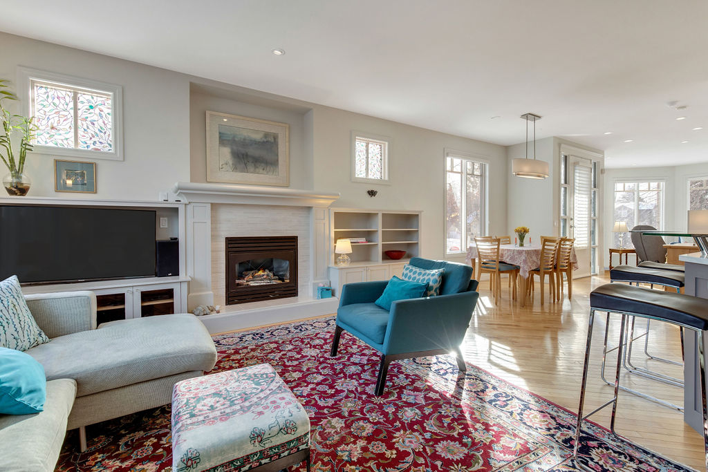 Emily Mucciacito - MaxWell Capital Realty | 75 Crowfoot Rise NW #150, Calgary, AB T3G 4P5, Canada | Phone: (403) 470-7007
