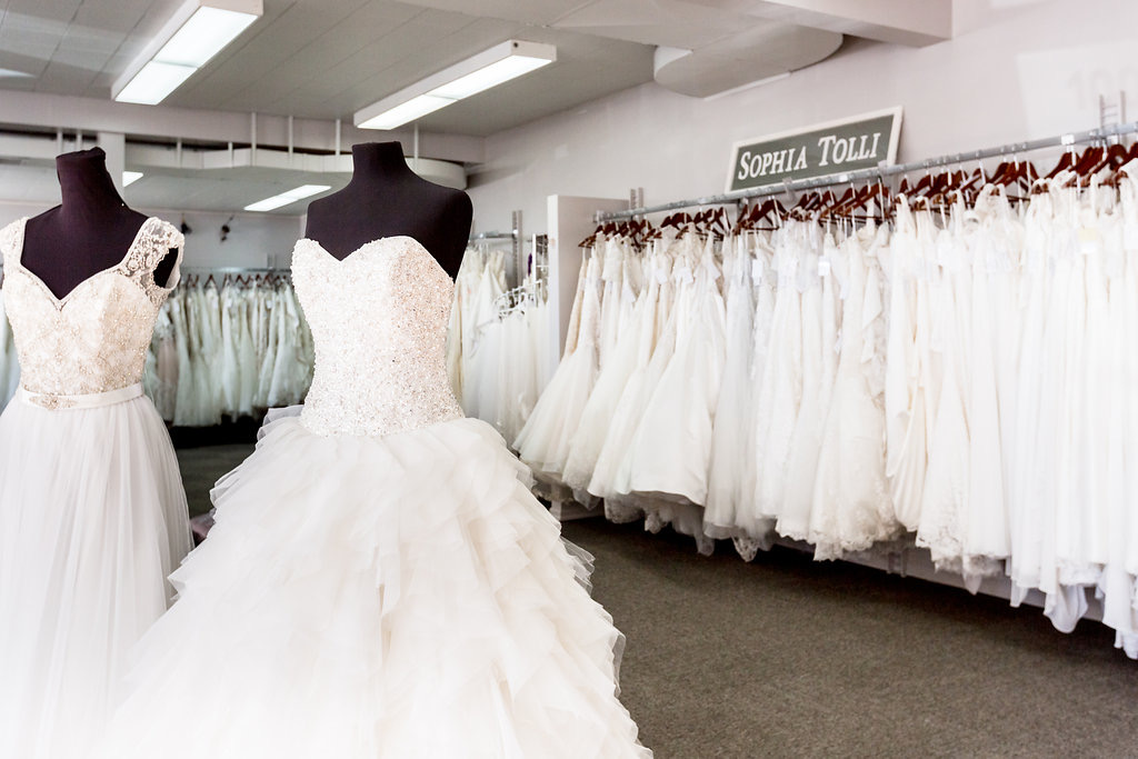 Luz Bridal Boutique | clothing store | 1006 Hillside Ave, Victoria, BC V8T 2A3, Canada | 2503602269 OR +1 250-360-2269