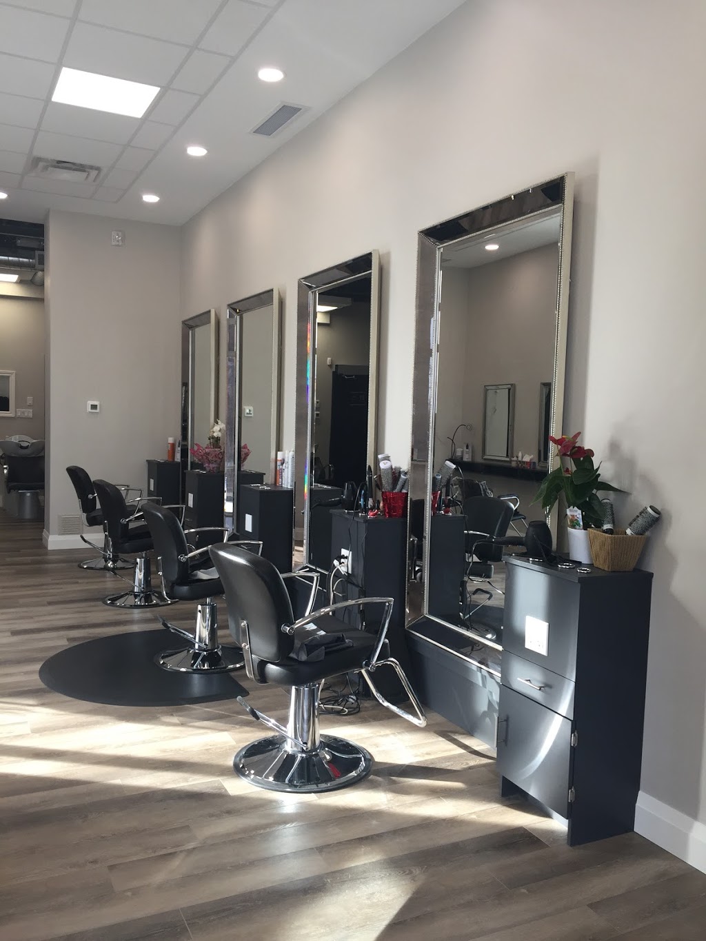 Waves Hair Studio | 2486 Old Bronte Rd Suite 110, Oakville, ON L6M 4J2, Canada | Phone: (905) 469-3055