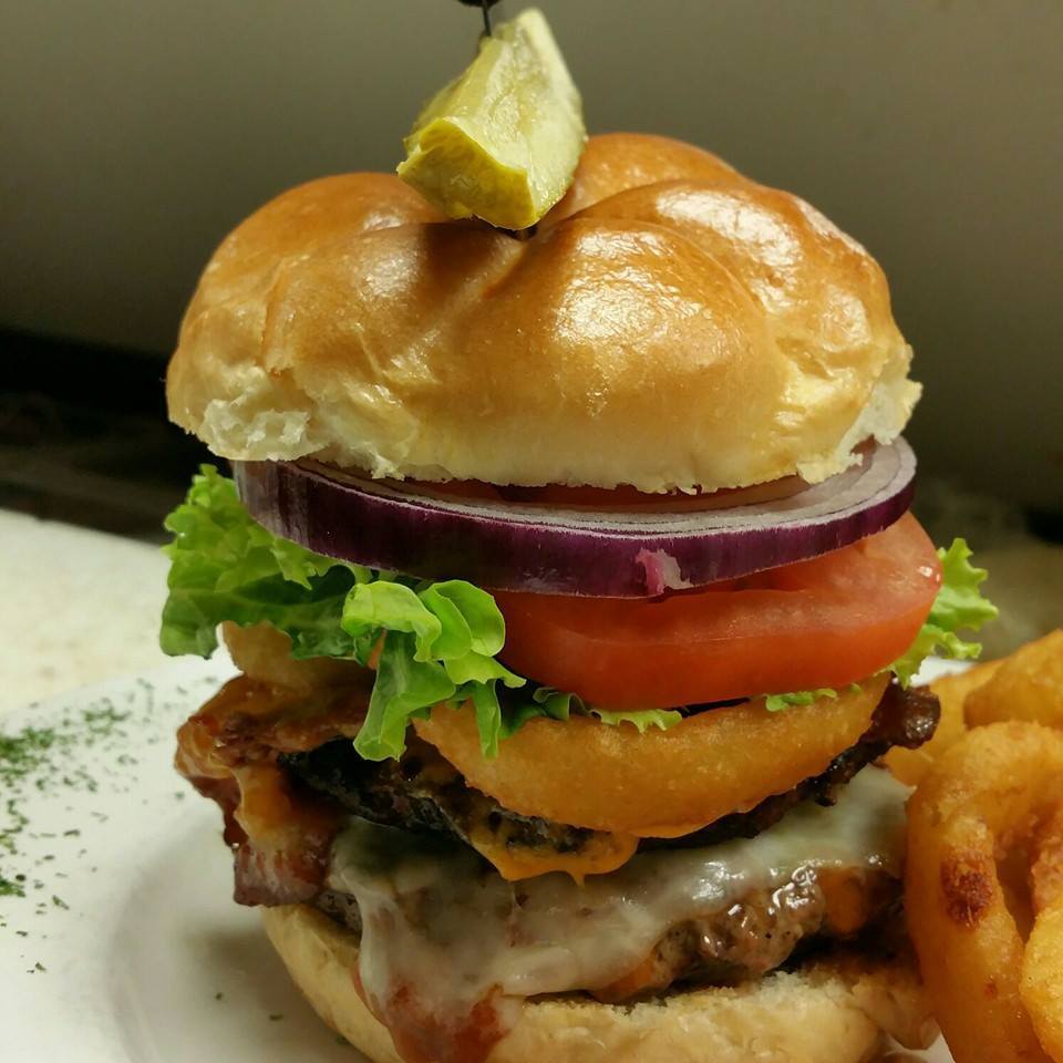 Twiggs Bar & Grill | 1207 Essex County Rd 22, Emeryville, ON N0R 1C0, Canada | Phone: (519) 727-8704