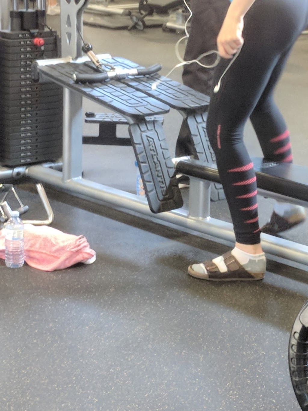 Durham Ultimate Fitness Club | 725 Bloor Street West, Oshawa, ON L1J 5Y6, Canada | Phone: (905) 433-3832