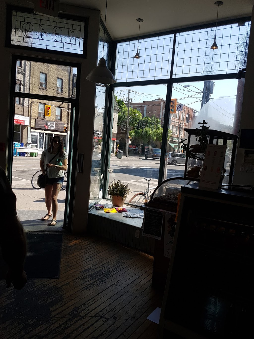 The Common Espresso Bar | 1071 College St, Toronto, ON M6H 1B2, Canada | Phone: (416) 546-7789