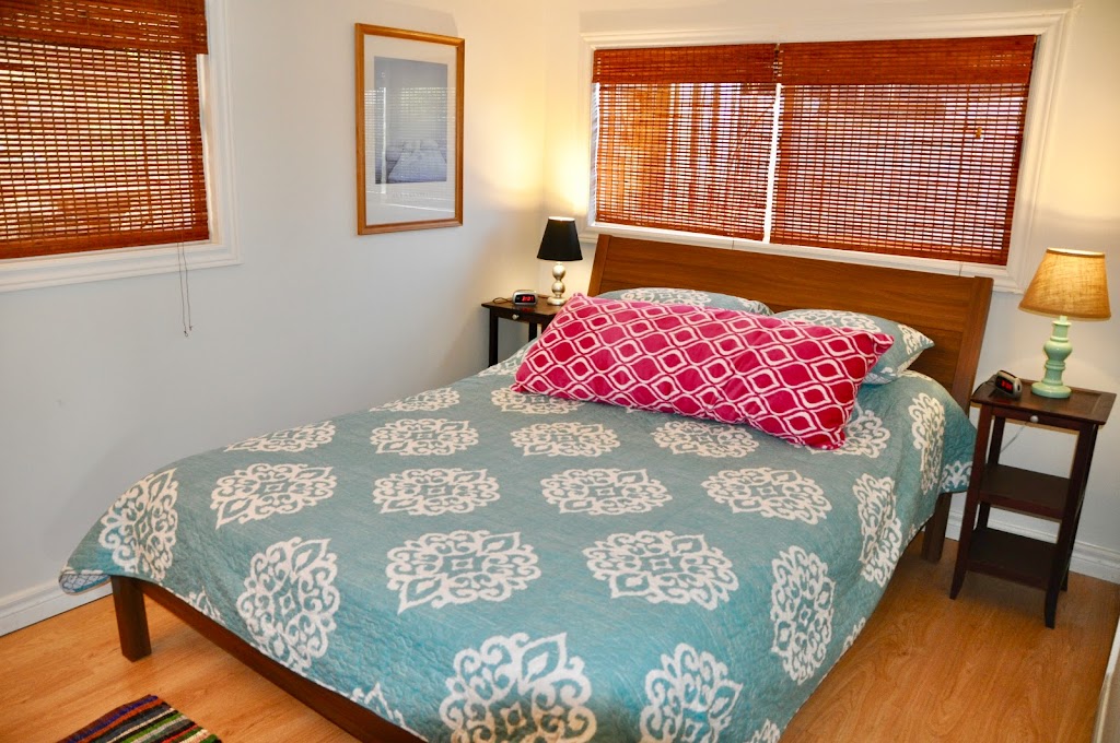 Sunnyside Cottage Rental, Grand Bend | 28 Woodward Ave, Grand Bend, ON N0M 1T0, Canada | Phone: (905) 464-8778