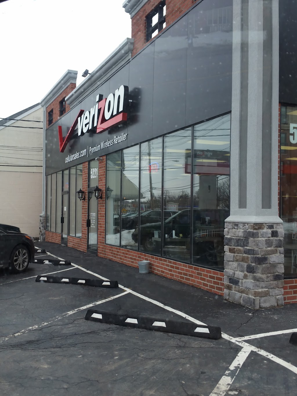Verizon Authorized Retailer – Cellular Sales | 5221 Main St, Williamsville, NY 14221, USA | Phone: (716) 580-7608