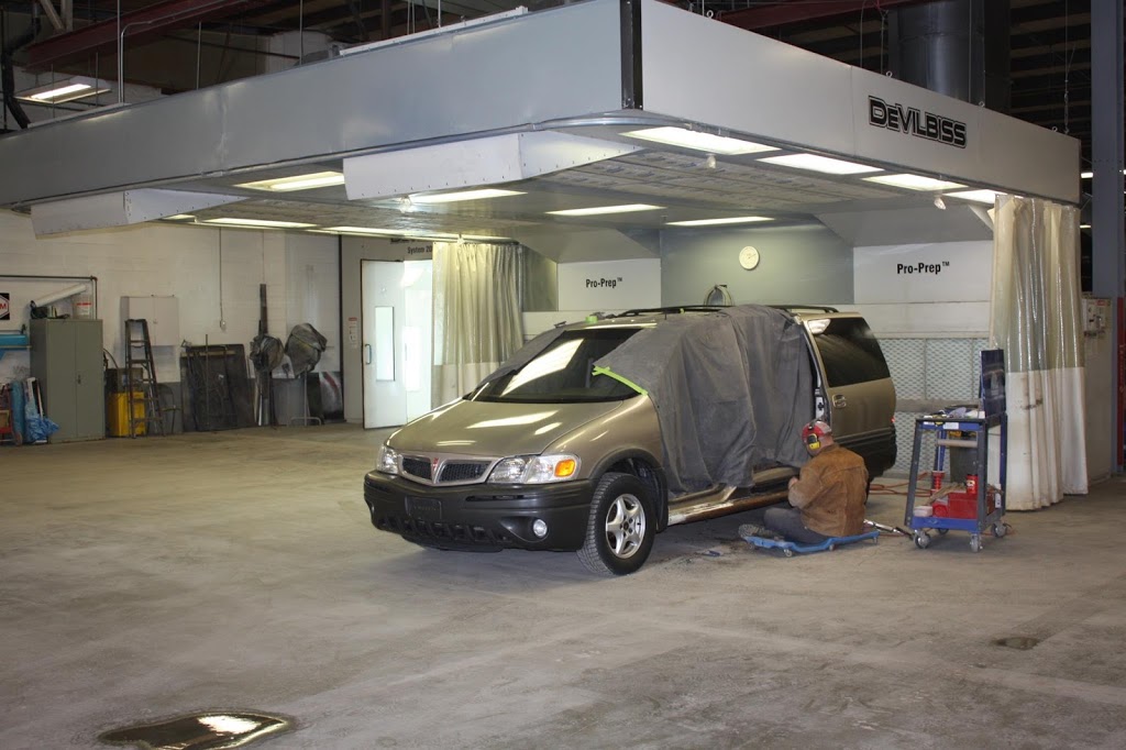 Town and Country Chrysler Auto Body and Collision Centre | 2021 Rogers Rd, Perth, ON K7H 3P4, Canada | Phone: (613) 201-2500