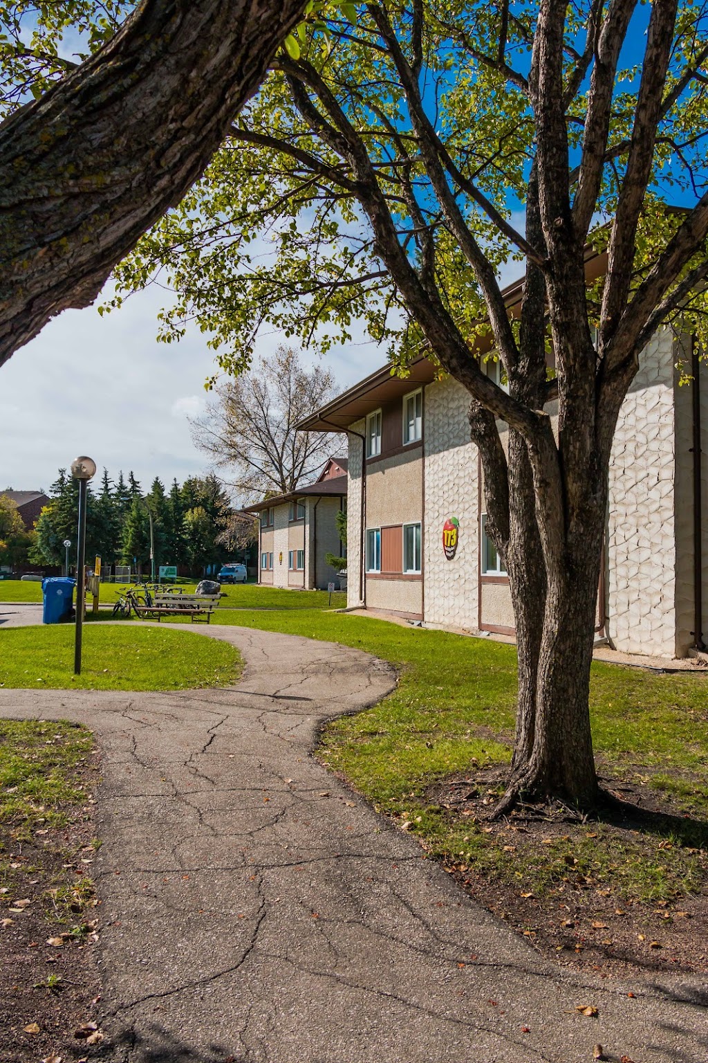 Apple Meadows | 161 Quail Ridge Rd, Winnipeg, MB R2Y 2G6, Canada | Phone: (204) 981-2059