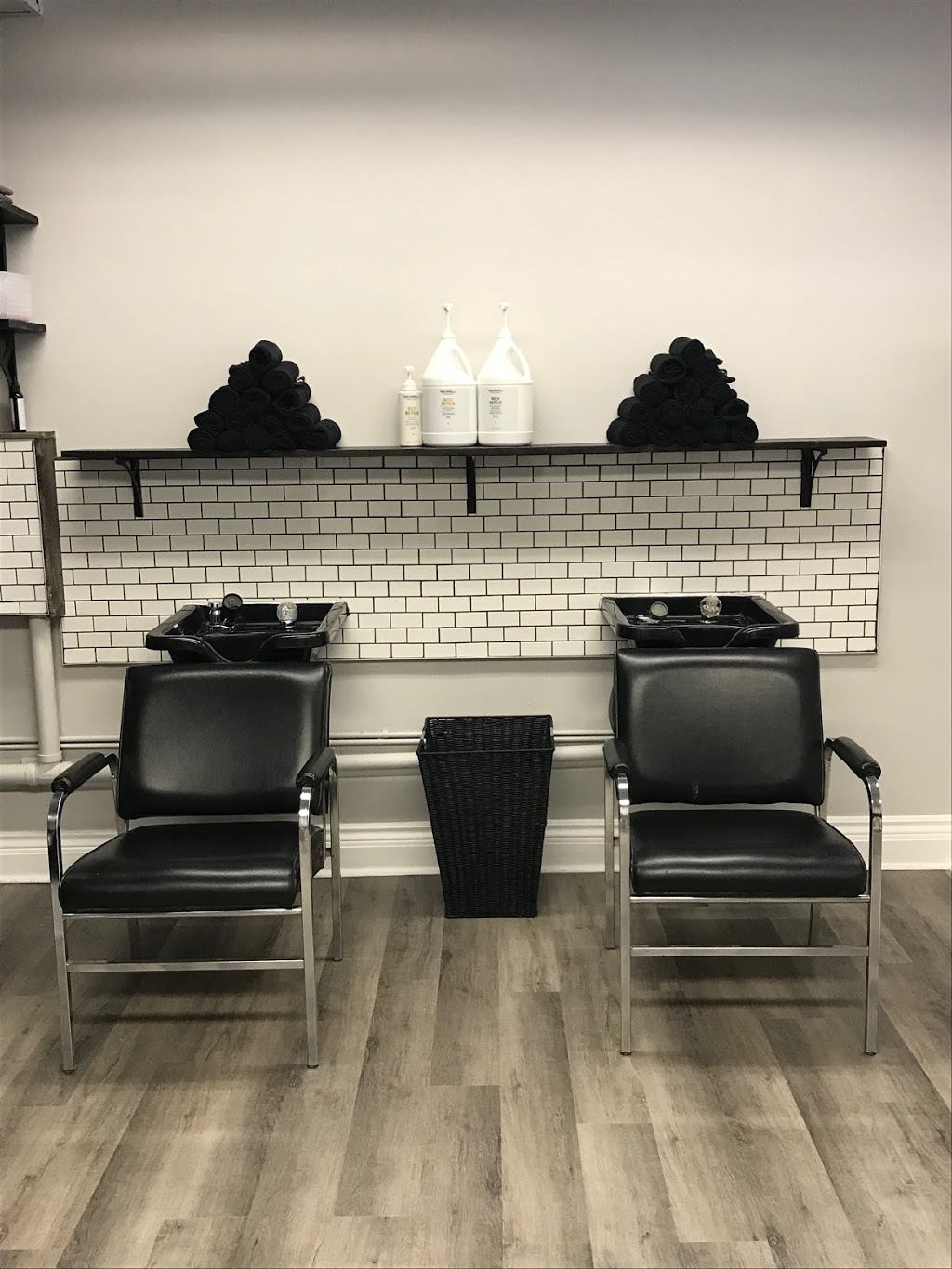 Adorn Salon | 584 Cameron St, Collingwood, ON L9Y 2J3, Canada | Phone: (705) 443-8864