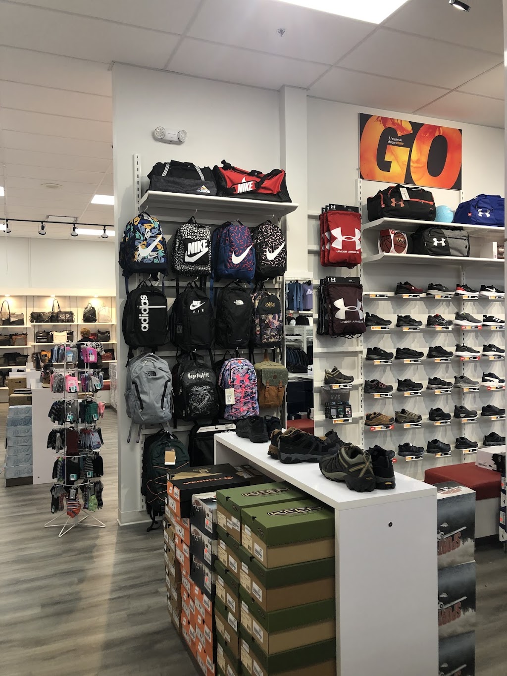Chaussures Pop | 625 1re Rue Poiré, La Pocatière, QC G0R 1Z0, Canada | Phone: (418) 856-1366