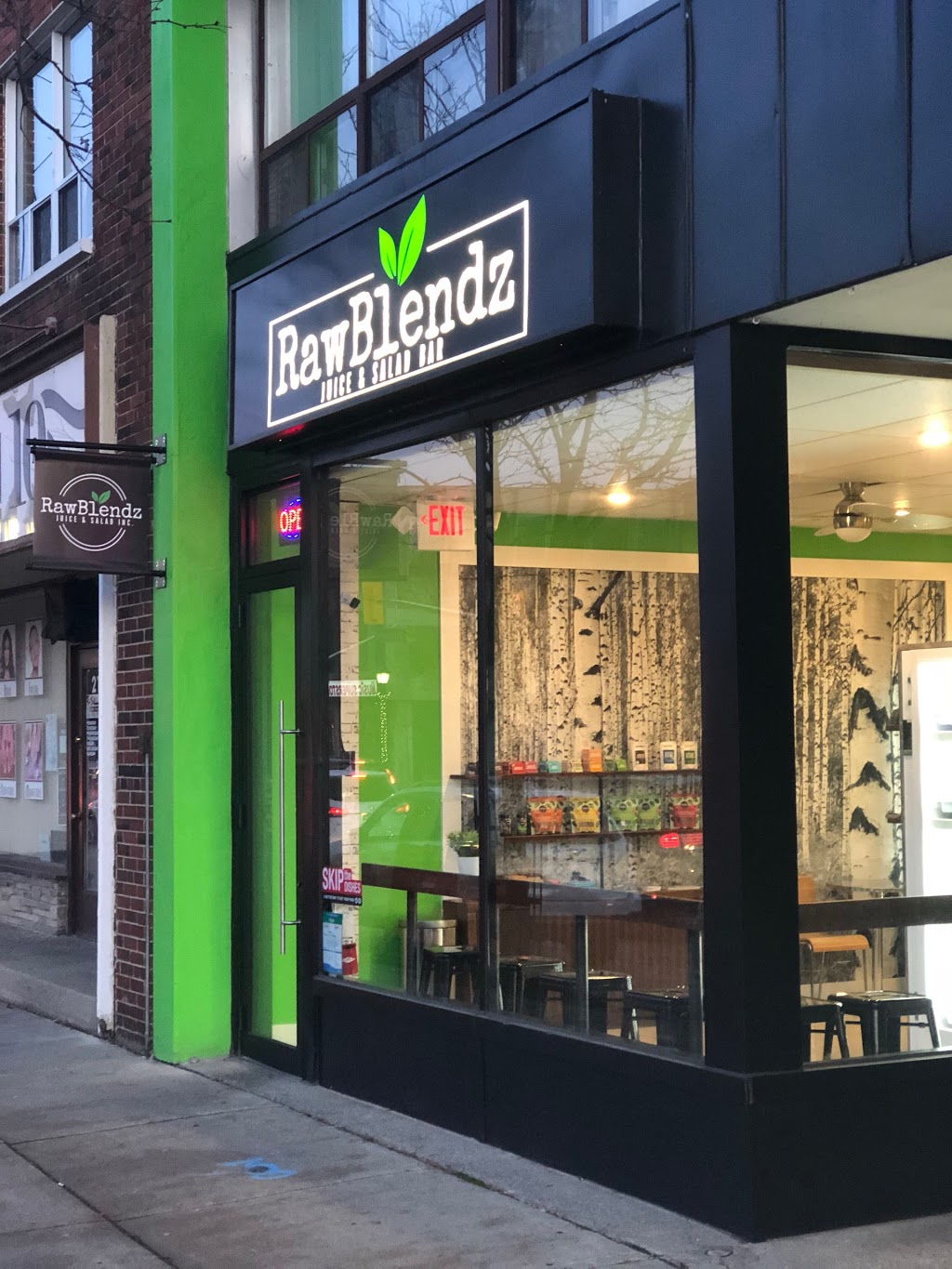 RawBlendz Juice & Salad | 215 Lakeshore Rd E, Mississauga, ON L5G 1G5, Canada | Phone: (905) 823-2780