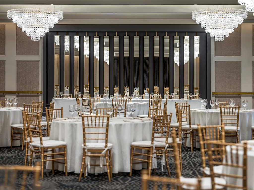 Carriage House Hotel & Conference Centre | 9030 Macleod Trail, Calgary, AB T2H 0M4, Canada | Phone: (403) 253-1101
