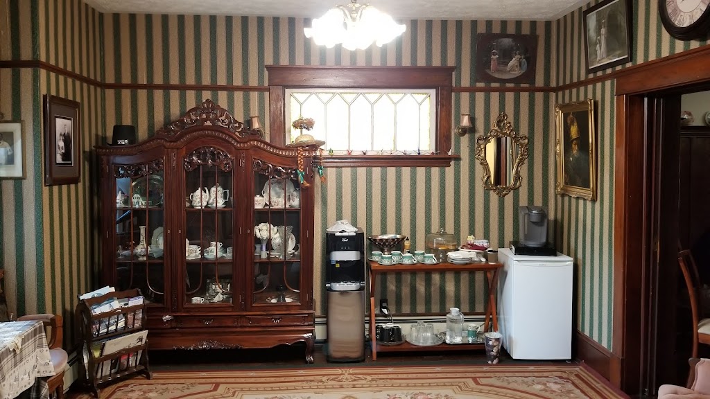 Colonial Charm Inn | 9 Euston St, Charlottetown, PE C1A 1V5, Canada | Phone: (902) 892-8934