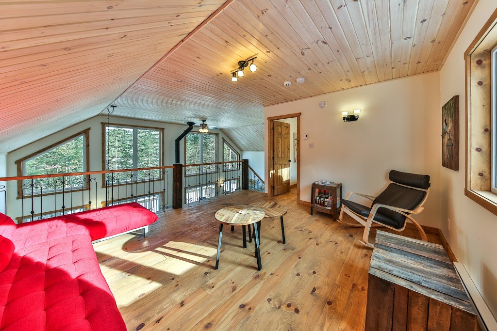 Chalet au Loup | 901 chemin de la Compagnie, Saint-Alexis-des-Monts, QC J0K 1V0, Canada | Phone: (514) 295-7843