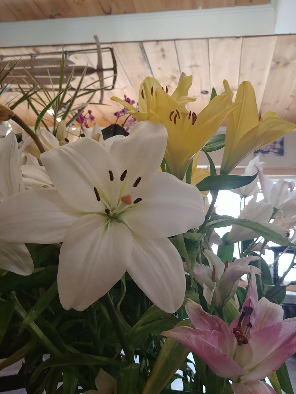 Sweet Peas Fresh Flowers Ltd | 88 Gore St E, Perth, ON K7H 1J2, Canada | Phone: (613) 267-2141