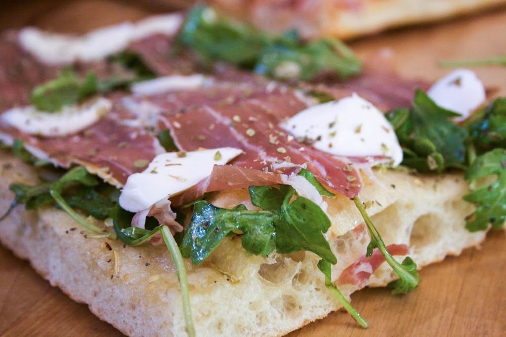 Pizza Mia | Marché 440, 3535 Autoroute Jean-Noël-Lavoie, Laval, QC H7P 5G9, Canada | Phone: (450) 687-7095
