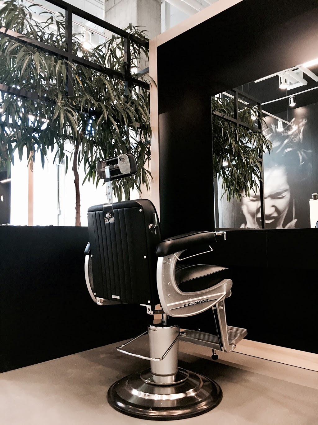 Oli & Eve Maison de Coiffure | 1225 Rue Saint-Charles Ouest #160, Longueuil, QC J4K 0B9, Canada | Phone: (514) 572-2264