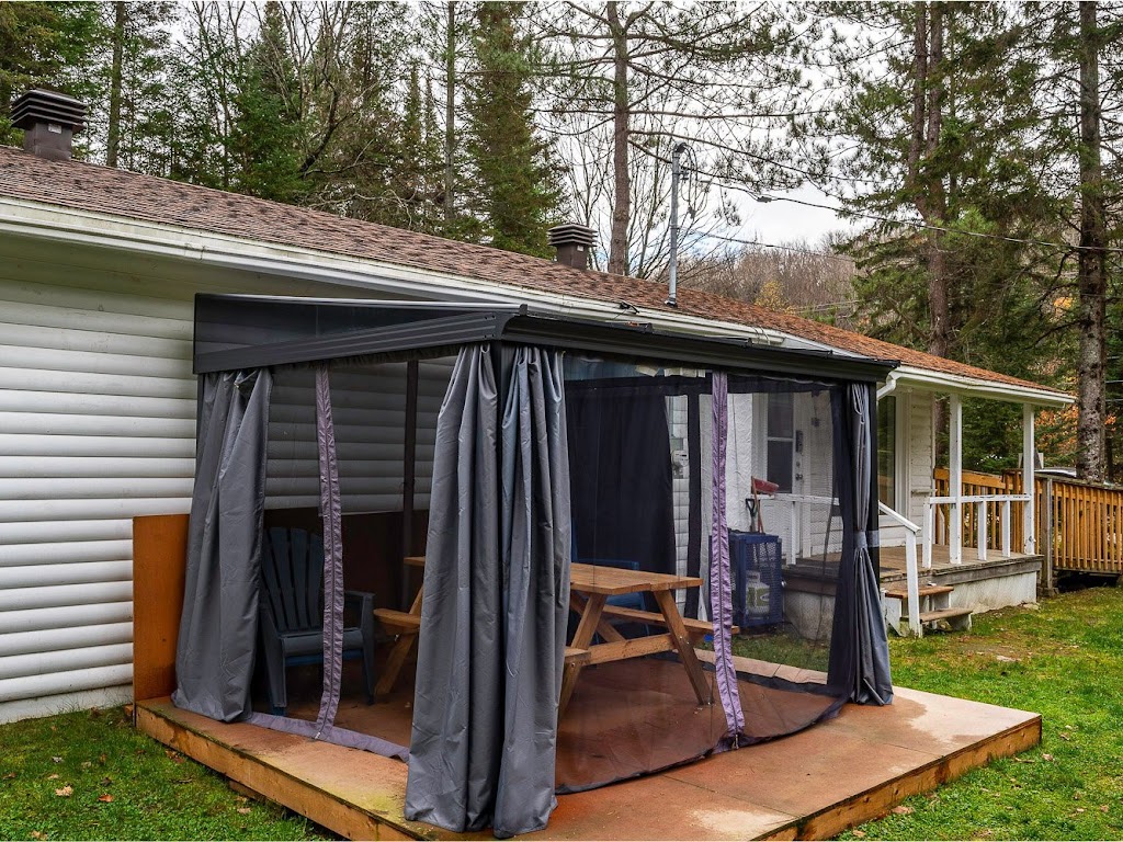 Chalet Au P’tit Bonheur | 2040 Chem. Gémont, Saint-Adolphe-dHoward, QC J0T 2B0, Canada | Phone: (514) 718-4623