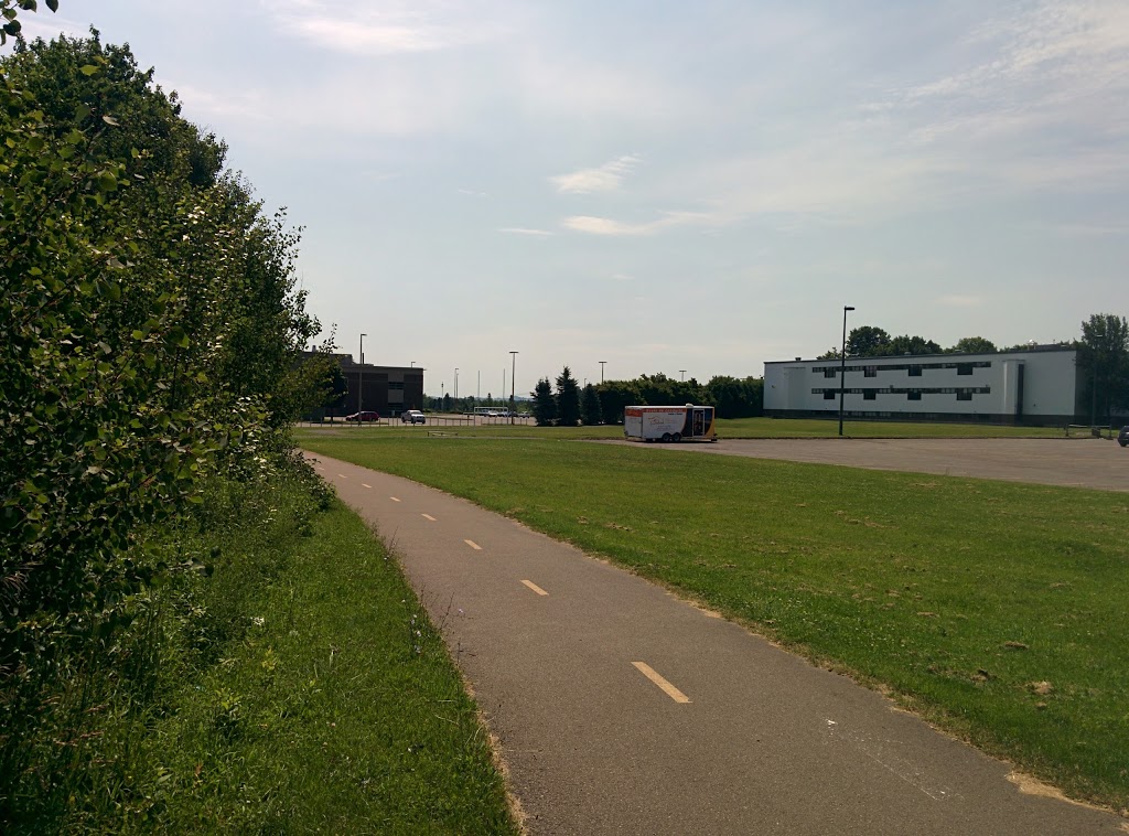 Neufchatel High School | 3600 Avenue Chauveau, Québec, QC G2C 1A1, Canada | Phone: (418) 686-4040 ext. 4064