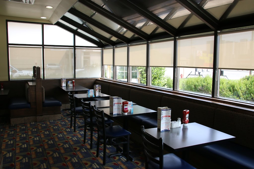Salisbury House (Portage & Parkdale) | 3315 Portage Ave, Winnipeg, MB R3K 0W7, Canada | Phone: (204) 889-3156