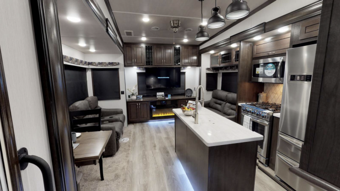 Saskatoon RV Superstore | 3510 Idylwyld Dr N, Saskatoon, SK S7L 6G3, Canada | Phone: (306) 978-7253