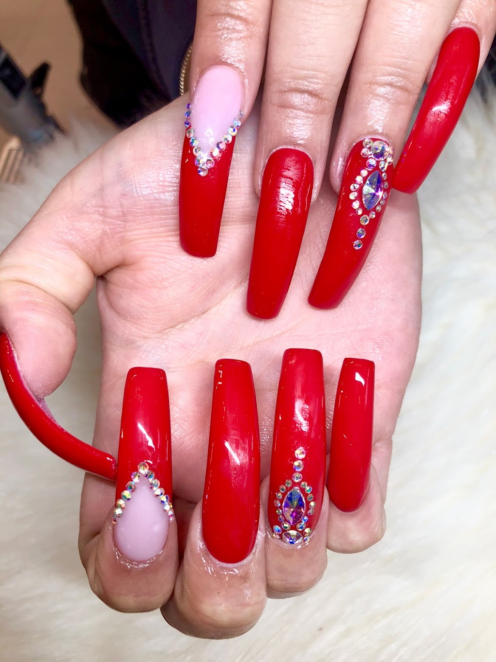 Rosy Nails | 395 Danforth Ave, Toronto, ON M4K 1P1, Canada | Phone: (416) 792-9229