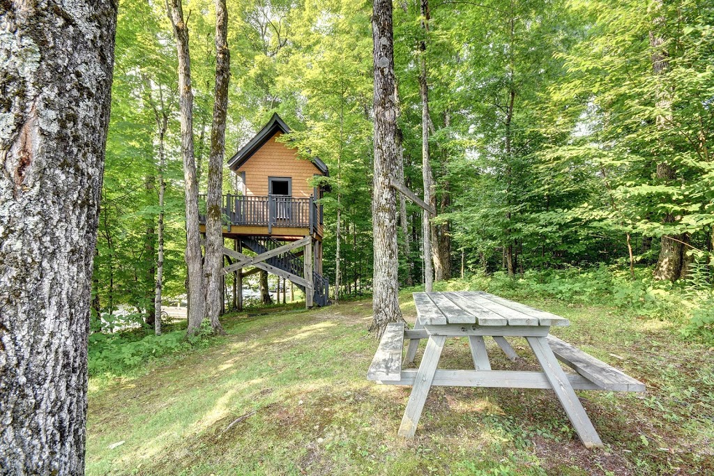 Le Manoir 106-5 by Escapades Tremblant | 5-106 Chemin des Quatre-Sommets, Mont-Tremblant, QC J8E 1C6, Canada | Phone: (877) 352-6626